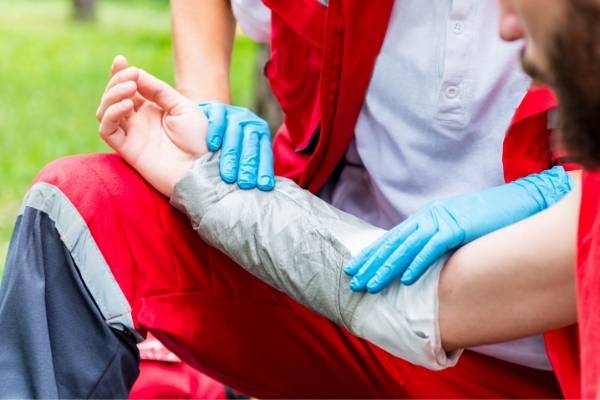 Treating burn injury on injured arm