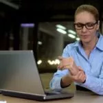 woman with carpal tunnel syndrome