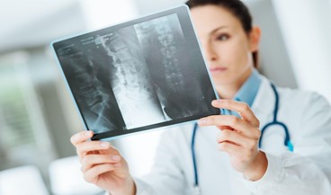 A work-related spondylosis being examined by a doctor.